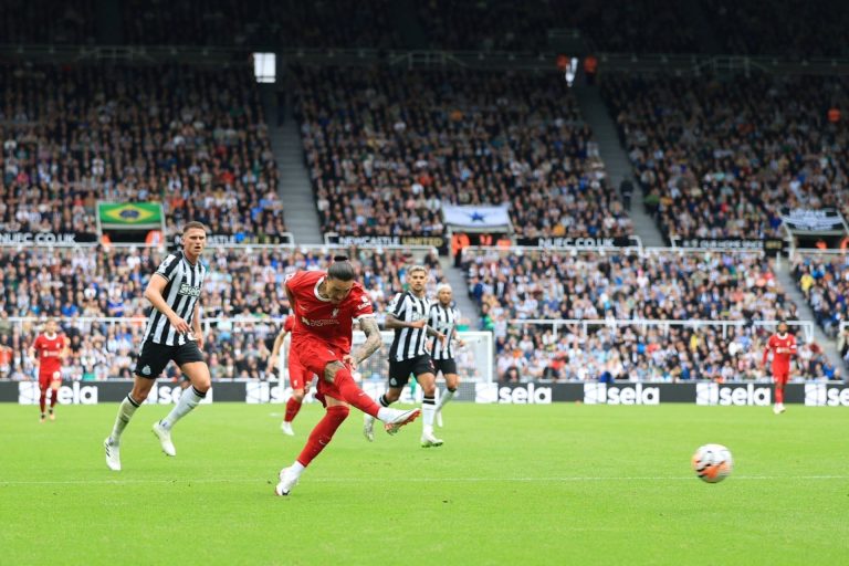 ليفربول ونيوكاسل يونايتد - الدوري الإنجليزي