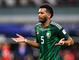 البليهي يواصل هواياته ويستفز جماهير عمان بعد هدف السعودية.. فيديو