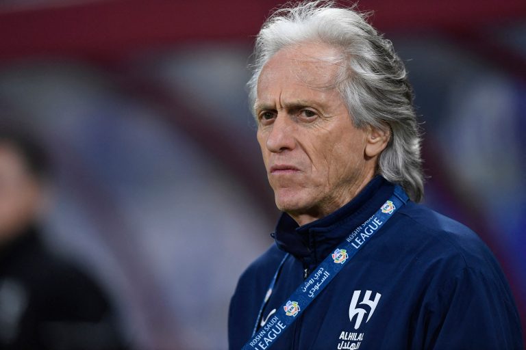 الهلال يستقر على خليفة خيسوس