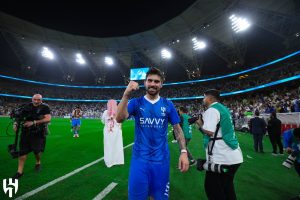 نيفيز يحسم موقفه من تجديد عقده مع الهلال السعودي