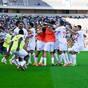 مهاجم الزمالك يغادر مباراة كايزر تشيفز للإصابة.. شاهد