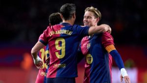 حكم مباراة برشلونة وأتلتيكو في الدوري الإسباني