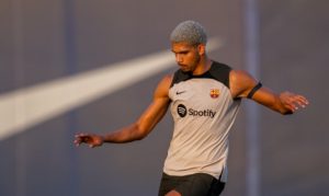 موقف أراوخو من المشاركة مع برشلونة أمام إسبانيول والسوبر الإسباني