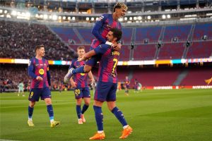 حكم مباراة برشلونة وآينتراخت فرانكفورت في دوري أبطال أوروبا