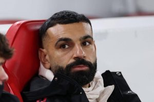 موقف لاعبي ليفربول من أزمة محمد صلاح مع النادي وسلوت