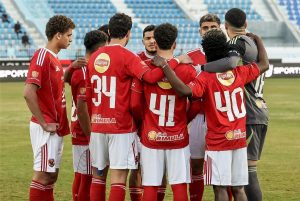مهاجم الأهلي يغادر مباراة المقاولون في كأس الرابطة للإصابة
