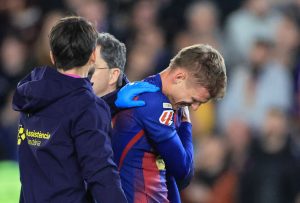 برشلونة يعلن تفاصيل إصابة أولمو ومدة غيابه