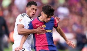 الكشف عن حكم مباراة برشلونة وريال مدريد في نهائي كأس السوبر الإسباني