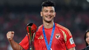 أشرف داري يورط الأهلي.. إعلامي يكشف التفاصيل