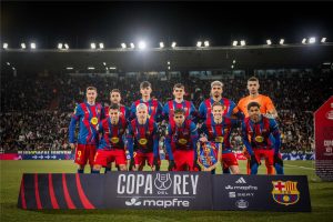 برشلونة يستهدف صفقة دفاعية من الدوري الإنجليزي